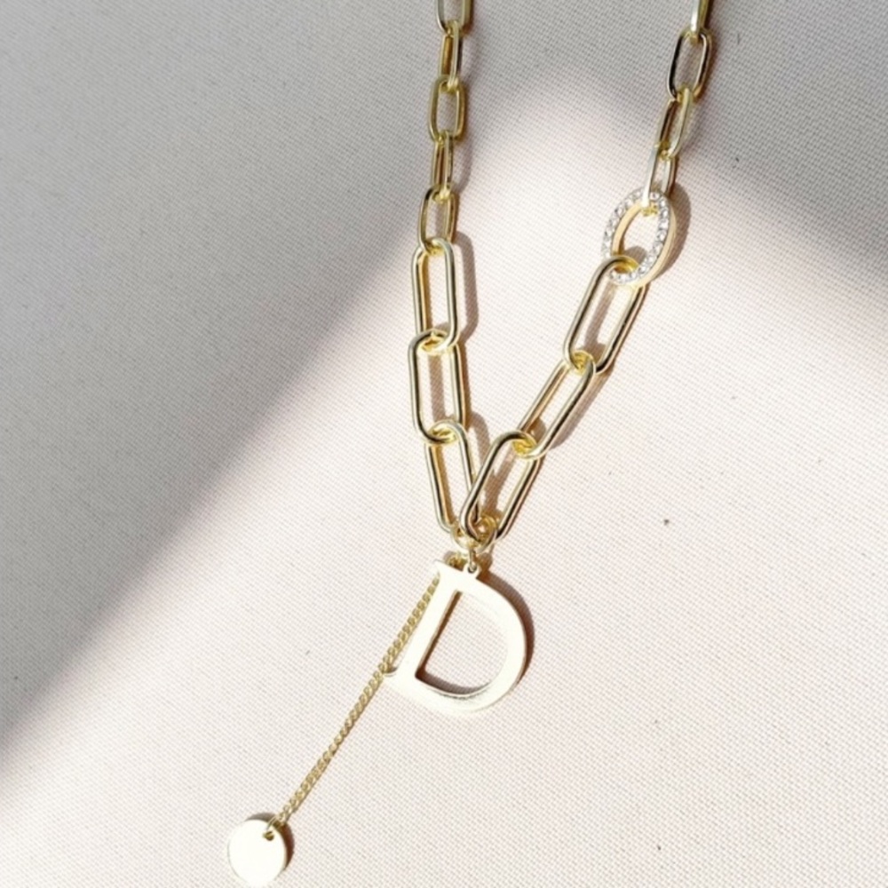 Pretty Bird D Letter Choker Pendant Necklace - Picture 6 of 6